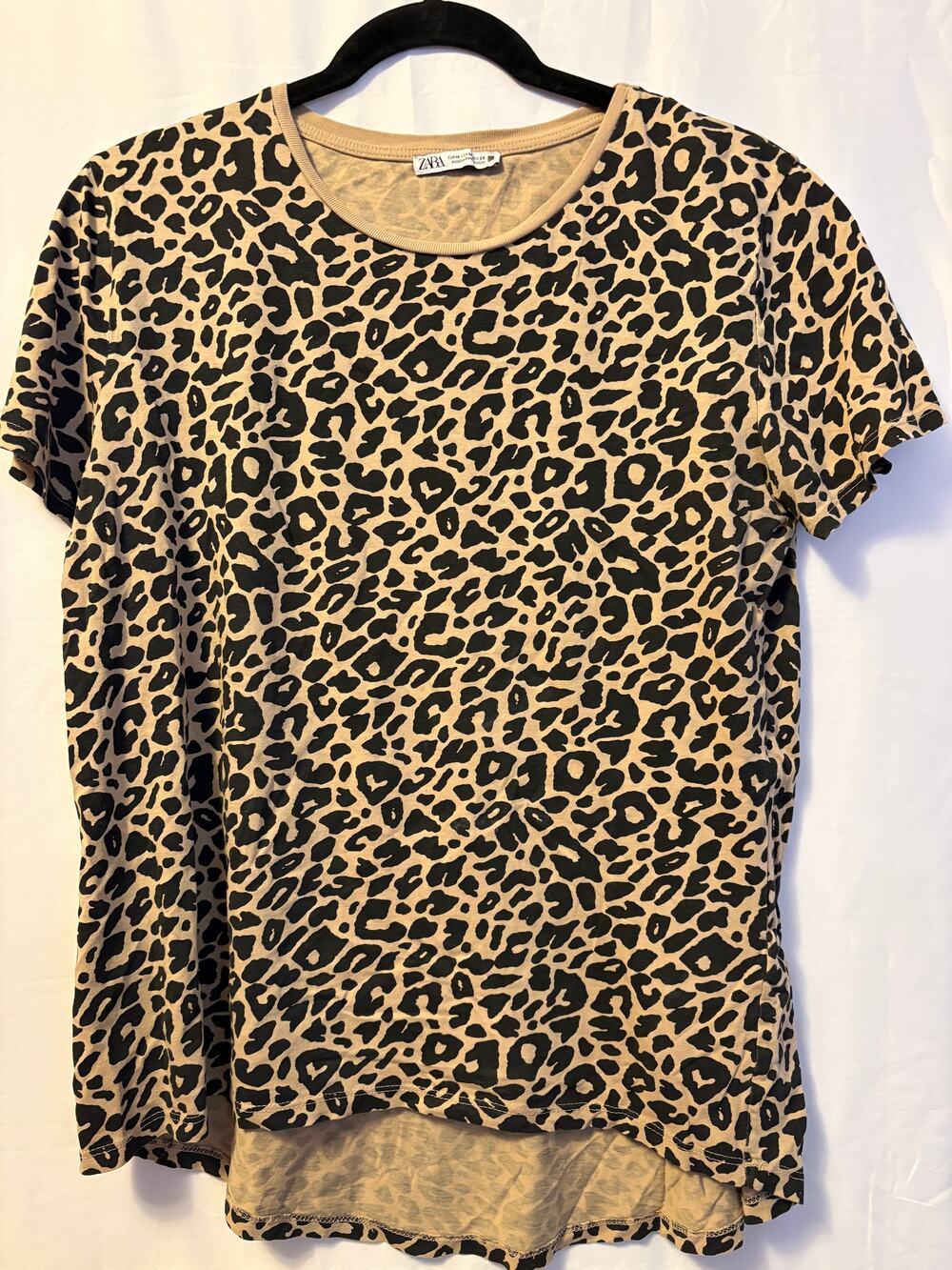 Zara T-Shirt Top Beige Black Leopard Print High-Low Hem Short Sleeve Sz M